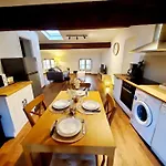 Апартаменты Chaleureux Au Pied De La Cite Avec Parking