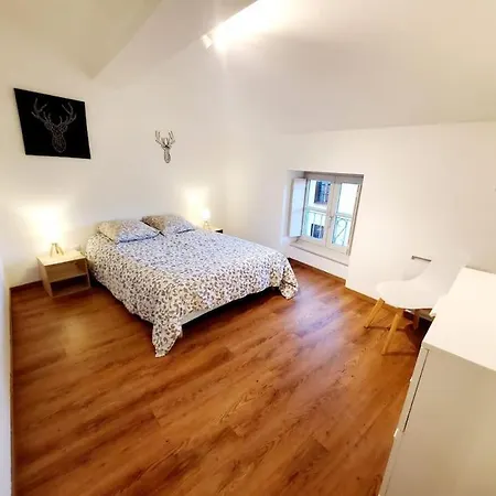 Chaleureux Au Pied De La Cite Avec Parking Lejlighed *