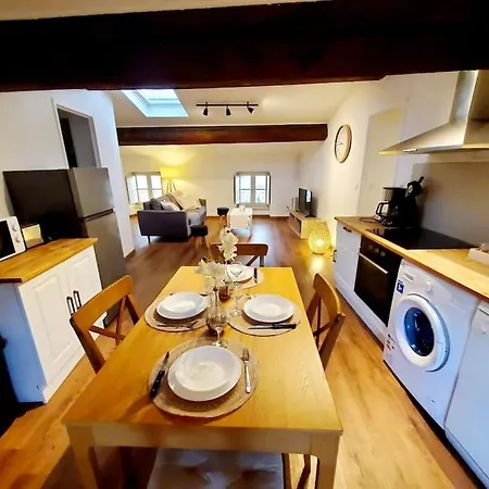 Appartement Chaleureux Au Pied De La Cite Avec Parking